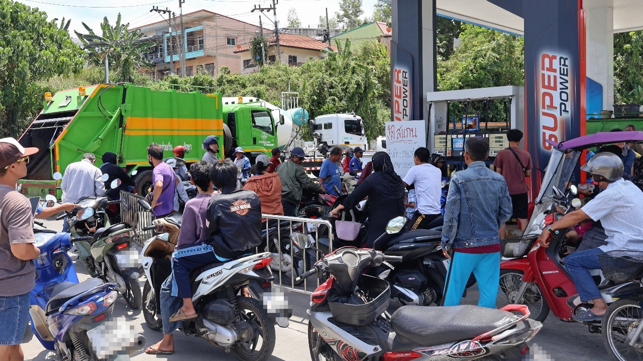 ผลโพล คนกังวลผลกระทบค่าครองชีพจากสงครามตะวันออกกลาง ปมราคาน้ำมัน ตรึง-ปล่อยสูสี