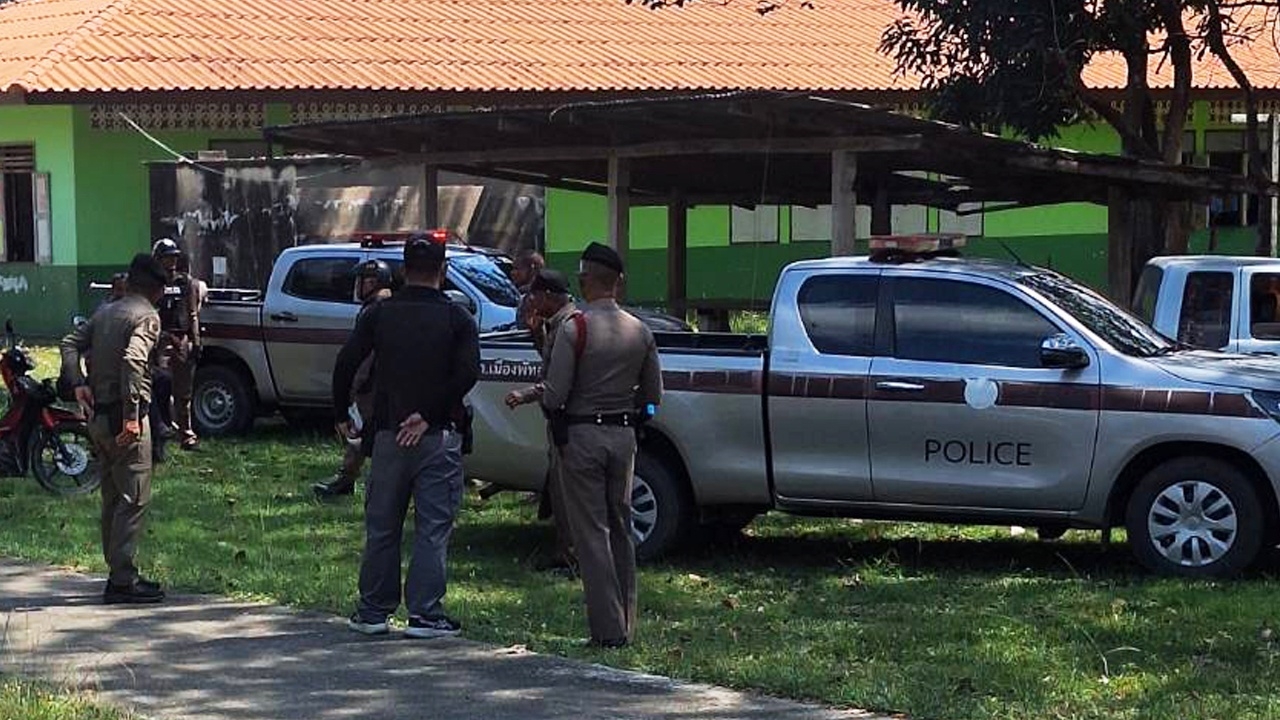 ครู-นักเรียนผวา ชายเพิ่งพ้นโทษ บุกเข้าไปในโรงเรียน ตำรวจควบคุมตัวได้ทันควัน