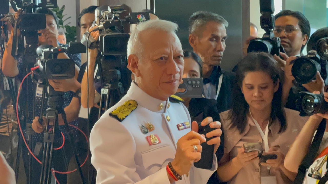 “พิพัฒน์” เอาจริง เร่งตรวจสอบกักตุนน้ำมันที่อ่างทอง ตั้งชุดเฉพาะกิจไล่ดูทั้งประเทศ