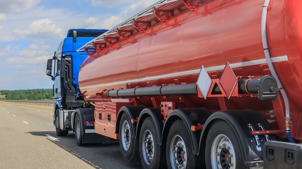 ผ่อนผันให้รถบรรทุกขนส่ง "น้ำมัน" เดินรถในทุกจังหวัดได้ตลอด 24 ชั่วโมง