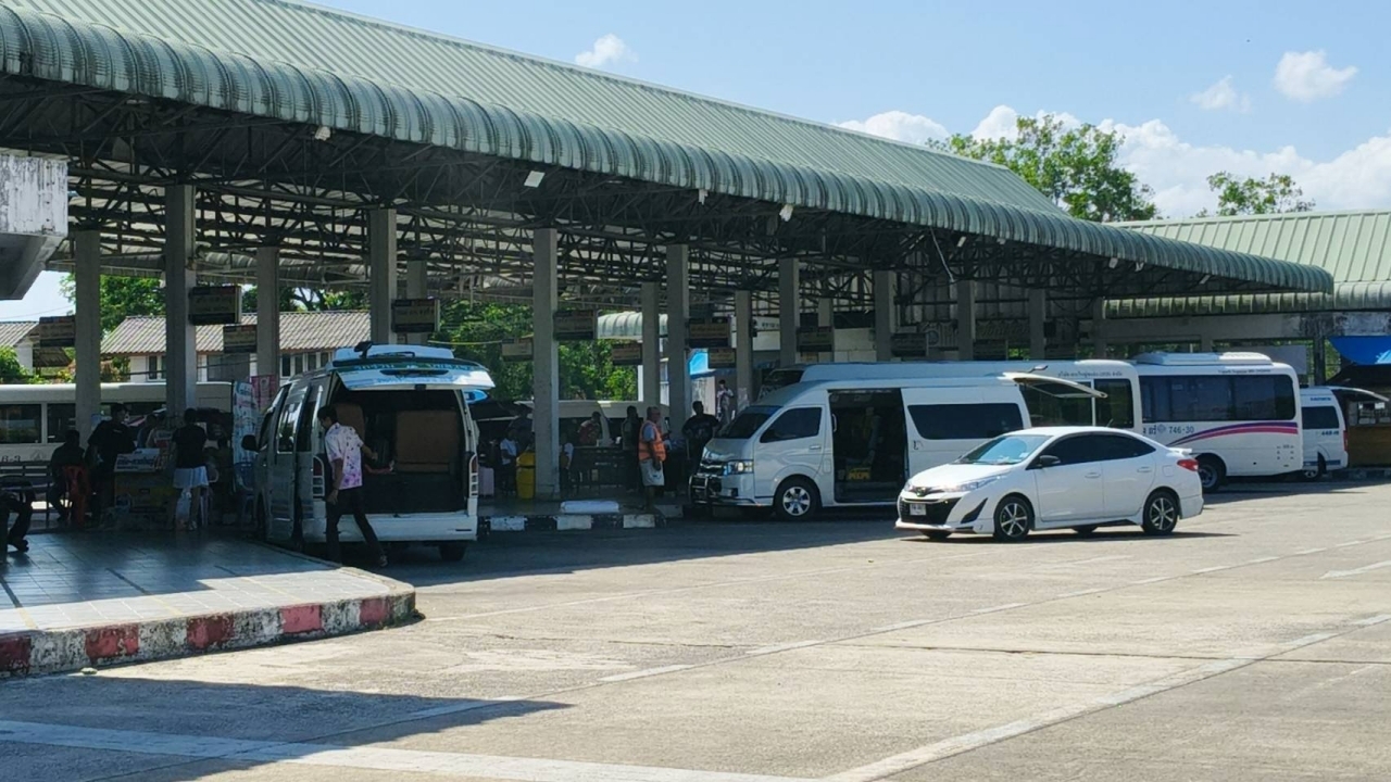 น้ำมันดีเซลขาด กระทบรถตู้โดยสาร ต้นทุนเพิ่ม-กำหนดเวลาไม่ได้ หวั่นวิกฤตถึงสงกรานต์