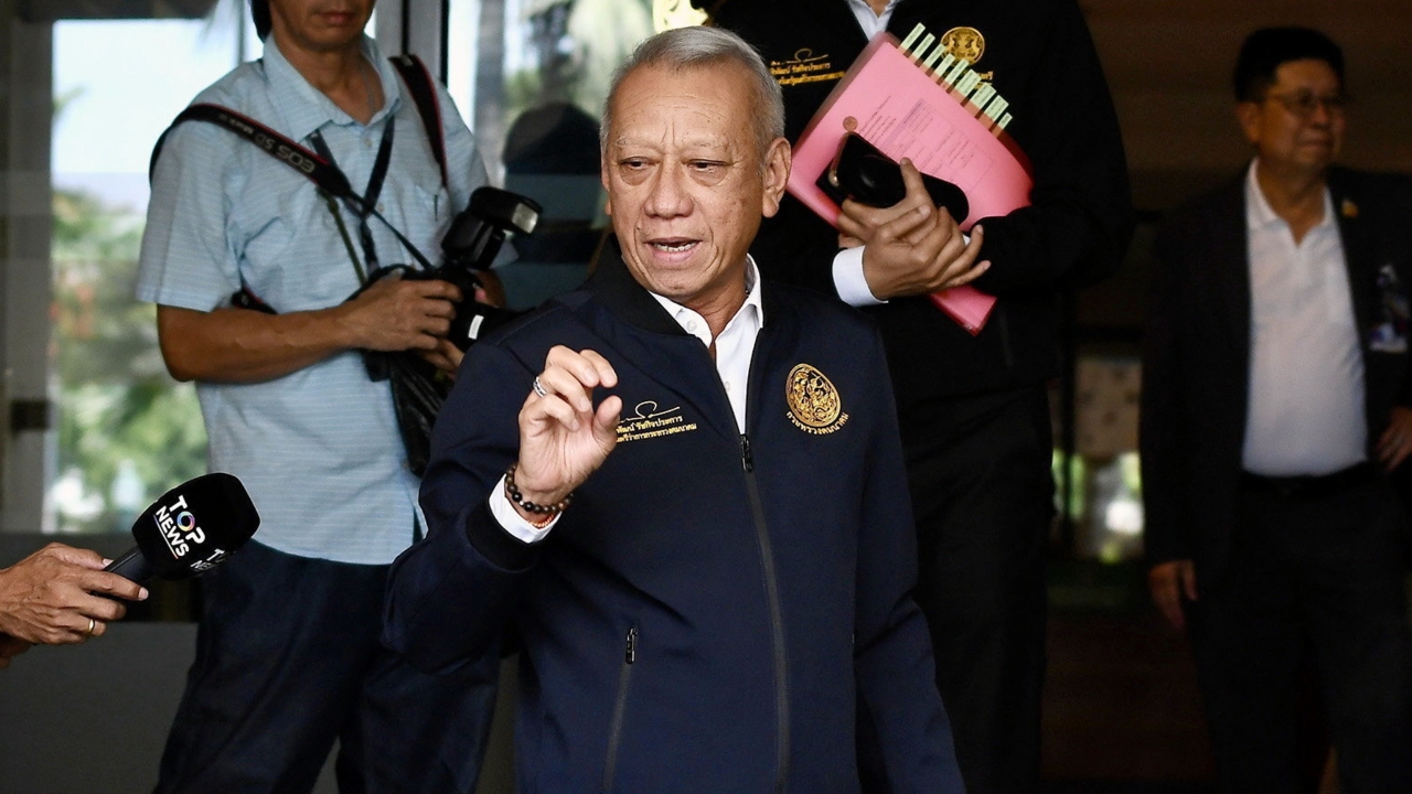 “พิพัฒน์” จับพิรุธน้ำมันหายอาจลักลอบส่งทางเรือ โรงกลั่นผลิตทุกวัน แต่หน้าคลังไม่มีจ่าย