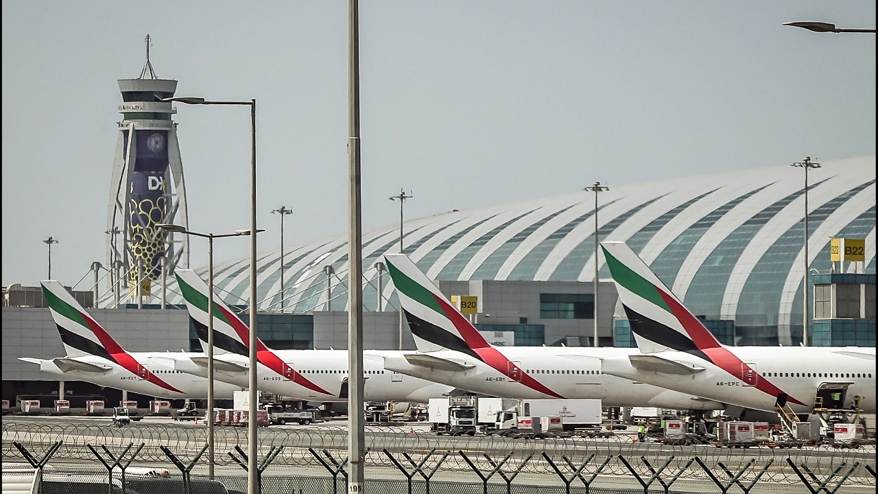 สนามบินดูไบประกาศระงับเที่ยวบินชั่วคราว หลังถูกโดรนโจมตีไฟลุกในพื้นที่ใกล้เคียง