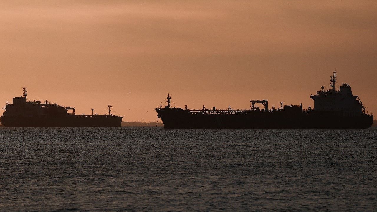 ราคาน้ำมันดิบตลาดโลกพุ่งทะลุ 105 ดอลลาร์ต่อบาร์เรล หลังสงครามอิหร่านยืดเยื้อสัปดาห์ที่ 3