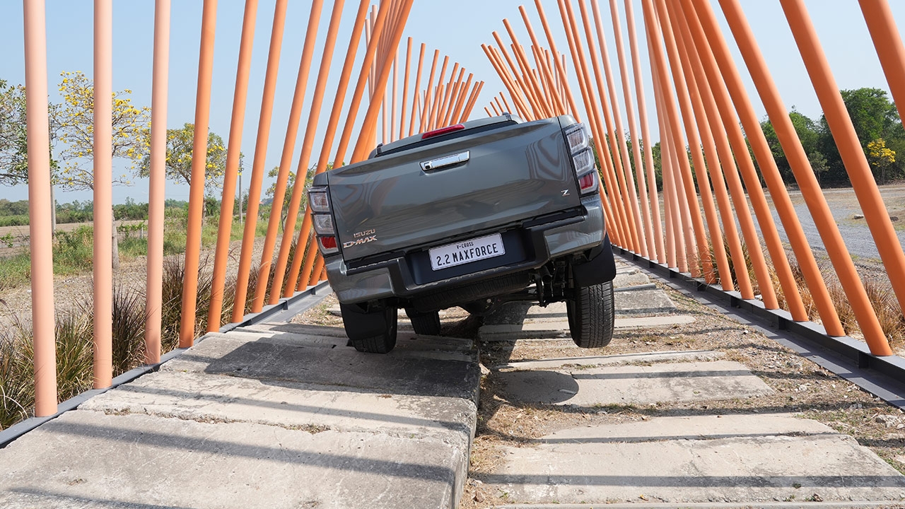 ISUZU V-CROSS 4x4 เครื่องยนต์ 2.2 Ddi MAXFORCE ขับสนุกทั้งออนโรด ออฟโรด
