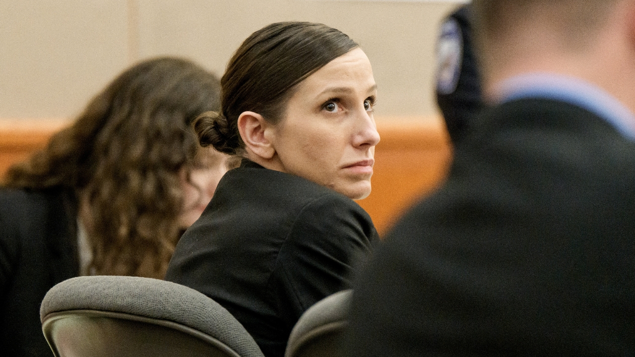 นักเขียนวางยาฆ่าสามี ฮุบสมบัติ 4 ล้านดอลลาร์ ก่อนแต่งหนังสือเด็กรับมือความสูญเสีย