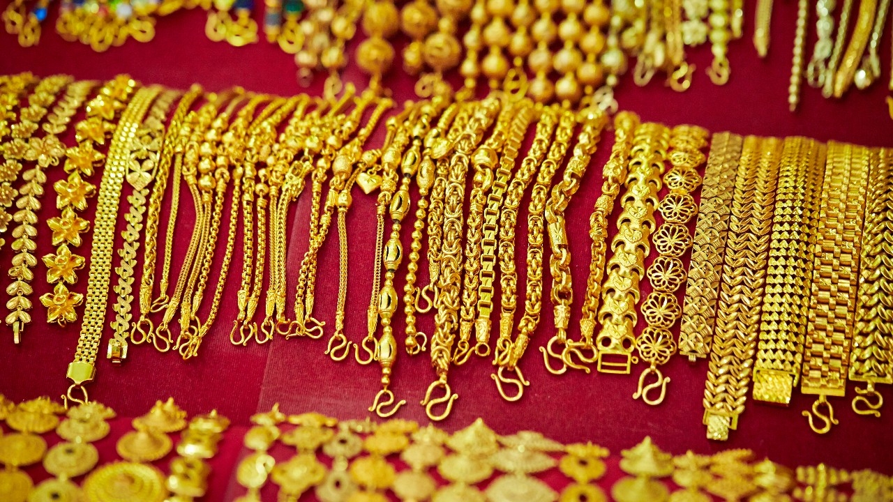 ราคาทองรูปพรรณวันนี้ ราคาทองแท่ง ปิดตลาด 17 มี.ค. 69 ปรับ 11 ครั้ง เช็กราคาทองล่าสุด