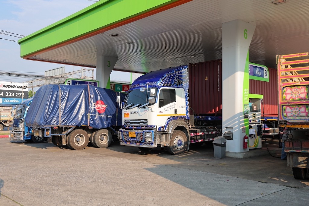 น้ำมันแพง: ลดภาษีน้ำมัน พยุงดีเซล-กองทุนน้ำมัน ทางรอดที่แท้จริงหรือ?