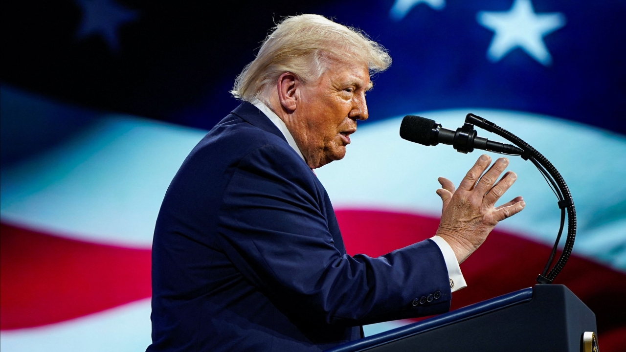 ทรัมป์กดดันอิหร่านเปิดช่องแคบฮอร์มุซ แต่หลุดปากเรียก “ช่องแคบทรัมป์”