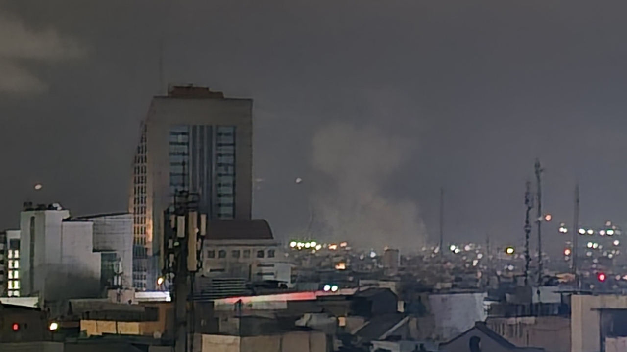 เกิดเหตุระเบิดรุนแรงหลายจุดในกรุงเตหะราน ควันดำพวยพุ่ง อิสราเอลรับโจมตีเป้าหมายรัฐบาลอิหร่าน