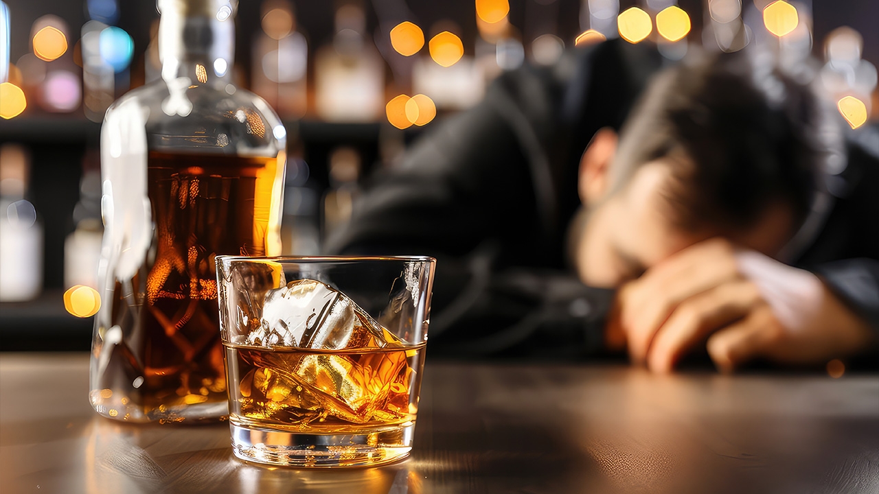 วิธีทดสอบ “คนเมา” ให้ร้านค้าเช็กอาการก่อนขาย หากฝ่าฝืนผิดกฎหมาย