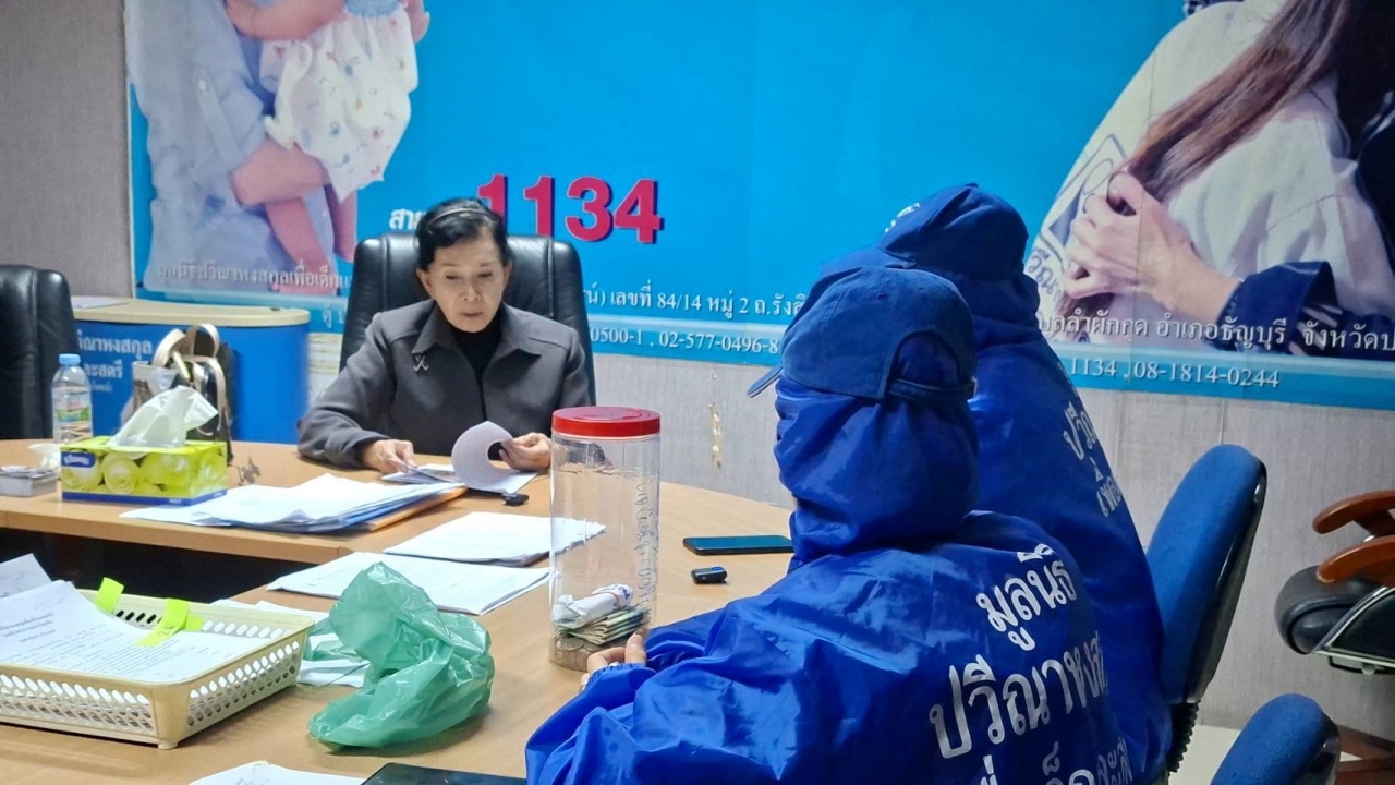 "ปวีณา" พาแม่ ด.ช. 3 ขวบ เข้าแจ้งความ หลังลูกดับปริศนา มีแผลฟกช้ำเต็มตัว