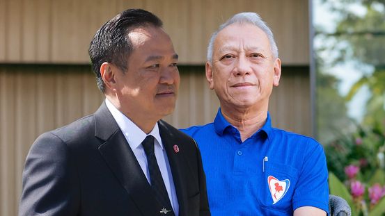 ไฟพลังงานร้อนจี้ อนุทิน ต้อน พิพัฒน์ เข้ามุมอับ : ปล่อย “ไอ้โม่ง” ปล้นซํ้า เสี่ยง นํ้ามันหยดเดียว