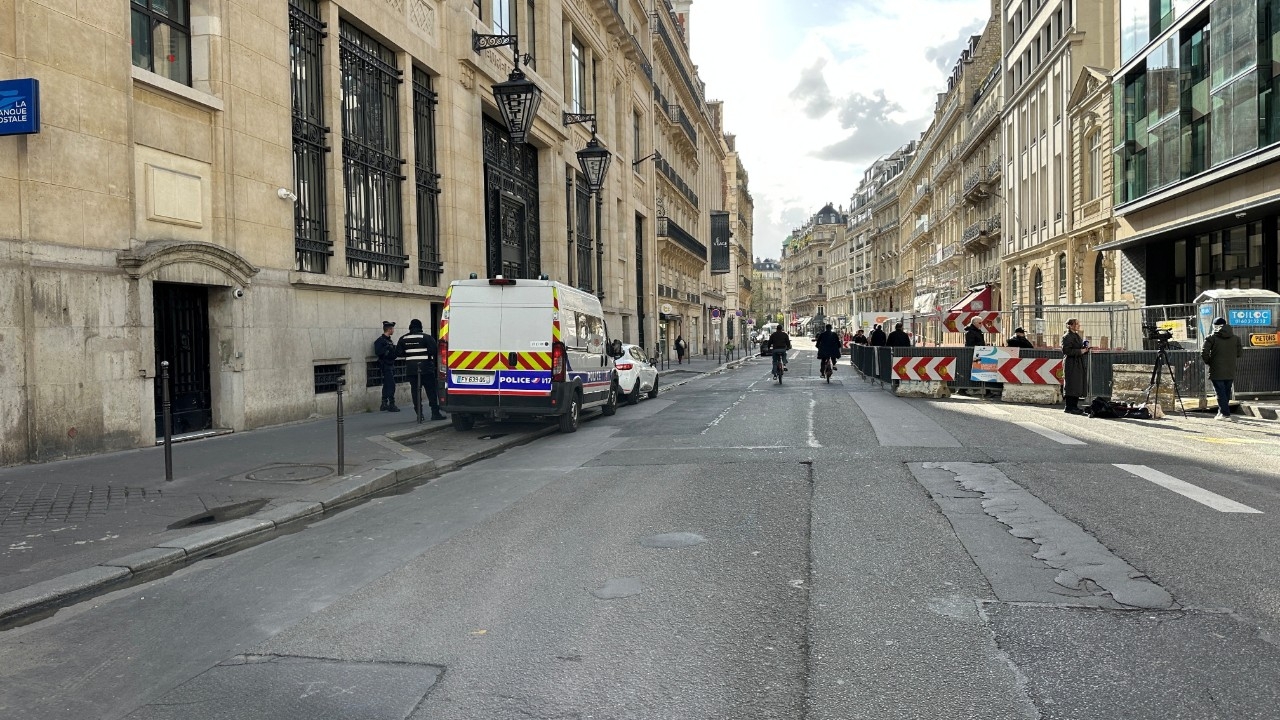 ตำรวจปารีสรวบคนร้าย พยายามวางระเบิดหน้าตึก “แบงก์ ออฟ อเมริกา”