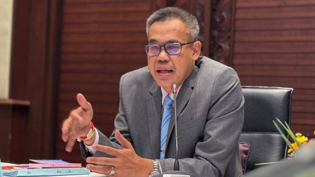 ป.ป.ช. ยื่นฟ้อง 44 อดีต สส.ก้าวไกล ปมแก้ ม.112 เก้าอี้ 10 สส.พรรคประชาชนสะเทือน 