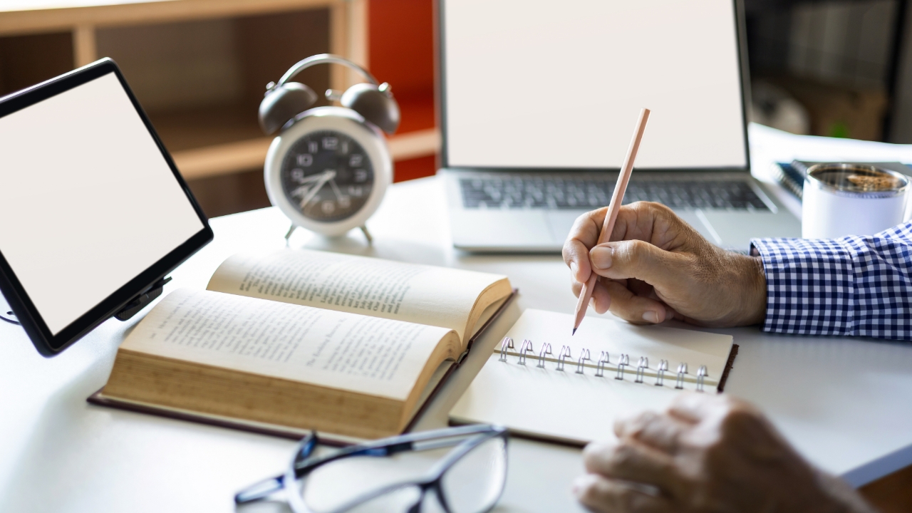 อ่านหนังสือตอนไหนดีที่สุด รู้ไหมอ่านแต่ละช่วงเวลา ให้ผลลัพธ์ต่างกัน