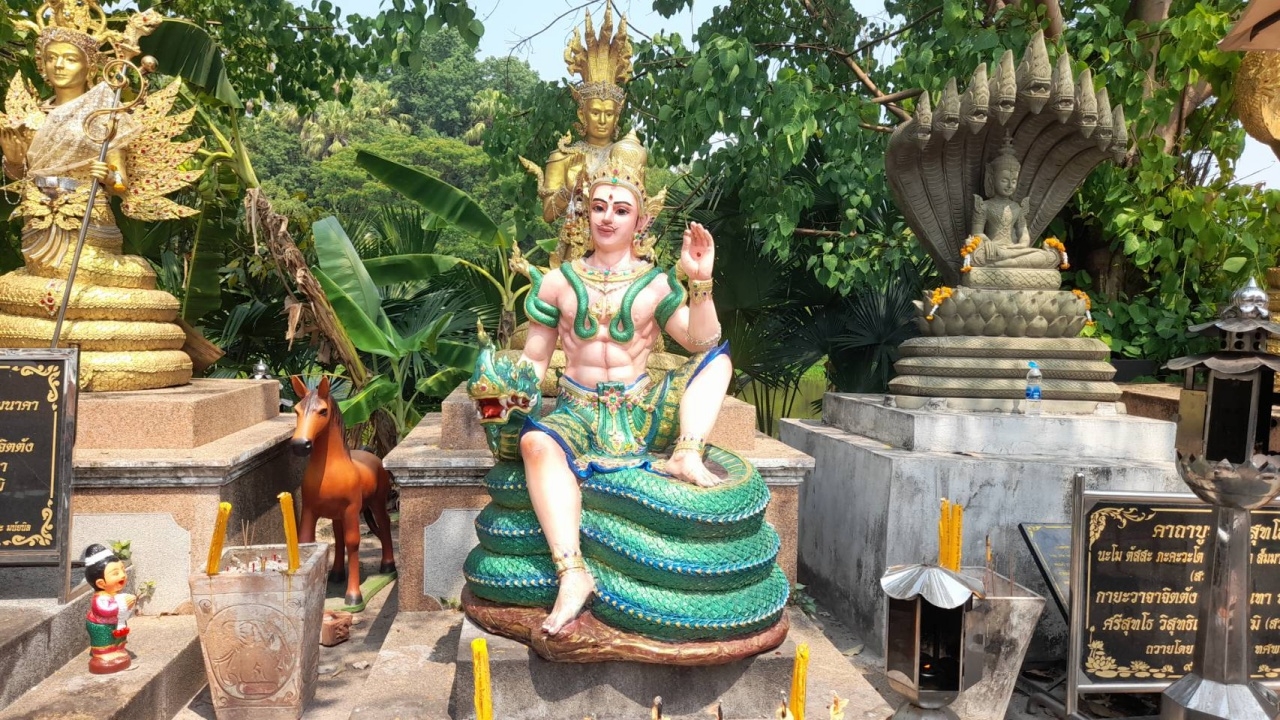 คอหวยแห่ส่อง ขันน้ำมนต์พ่อจ้ำ "เกาะคำชะโนด" ฮือฮาได้ "เลขเด็ด" ตรงกับเลขธูปมงคล