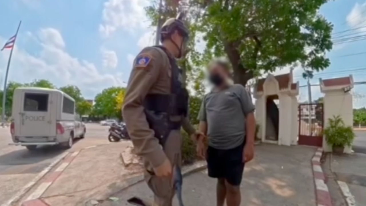 หนุ่มเพิ่งพ้นโทษ อ้างใช้ชีวิตลำบาก ญาติไม่รับ-ไม่มีที่พึ่ง ถือ "ยาบ้า" ไปหาตำรวจ