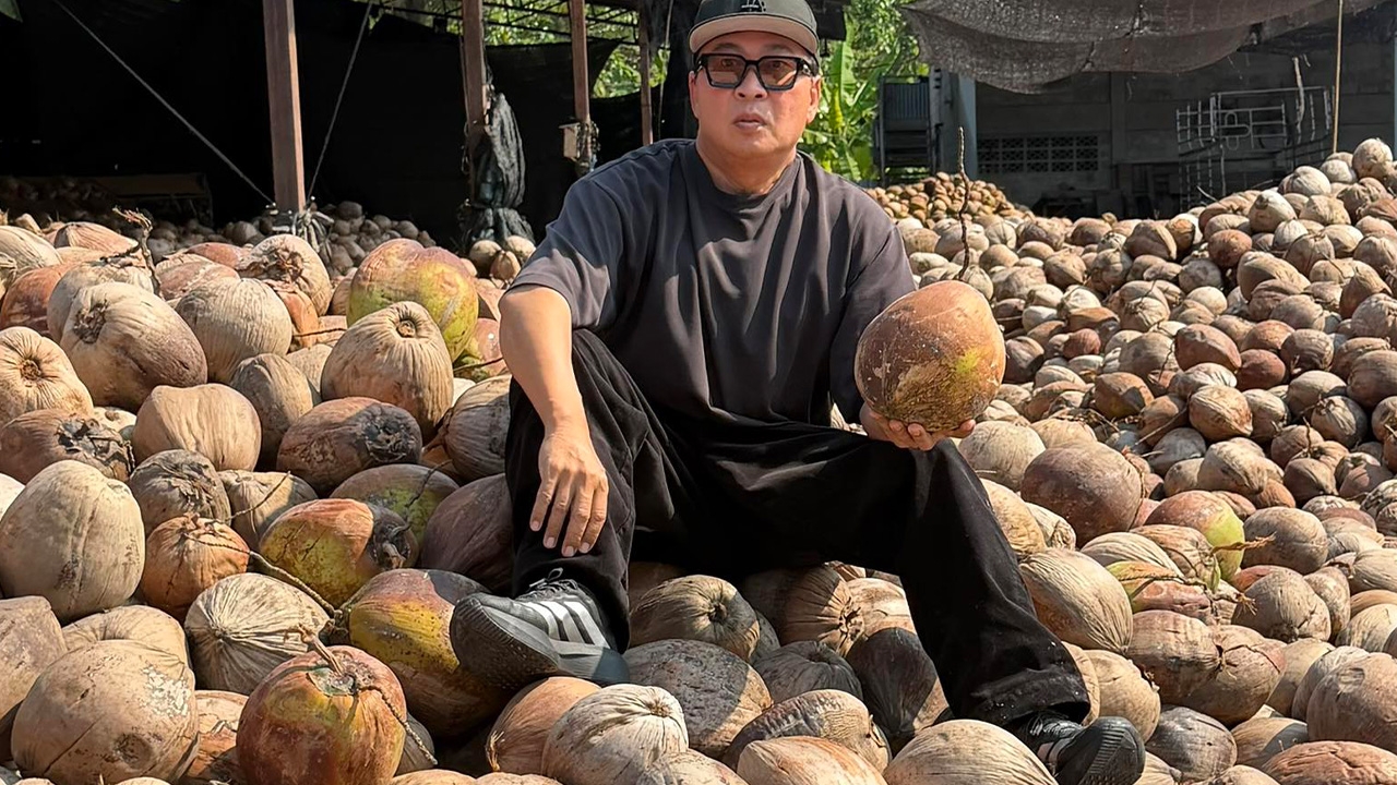  ทุ่มไม่อั้น! เปิ้ล นาคร ช่วยเกษตรกรไทยประกาศรับซื้อมะพร้าวแสนลูกต่อเดือนทำแกงหม้อแม่จูน