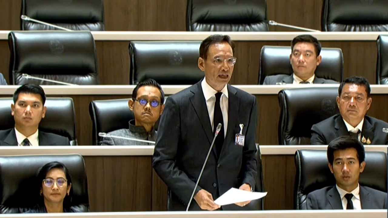 สภาฯ ถกญัตติกู้วิกฤติพลังงาน “กรณ์” ย้ำไอ้โม่งโรงกลั่นมีจริง บี้รัฐบาลลดภาษีสรรพสามิตน้ำมัน 