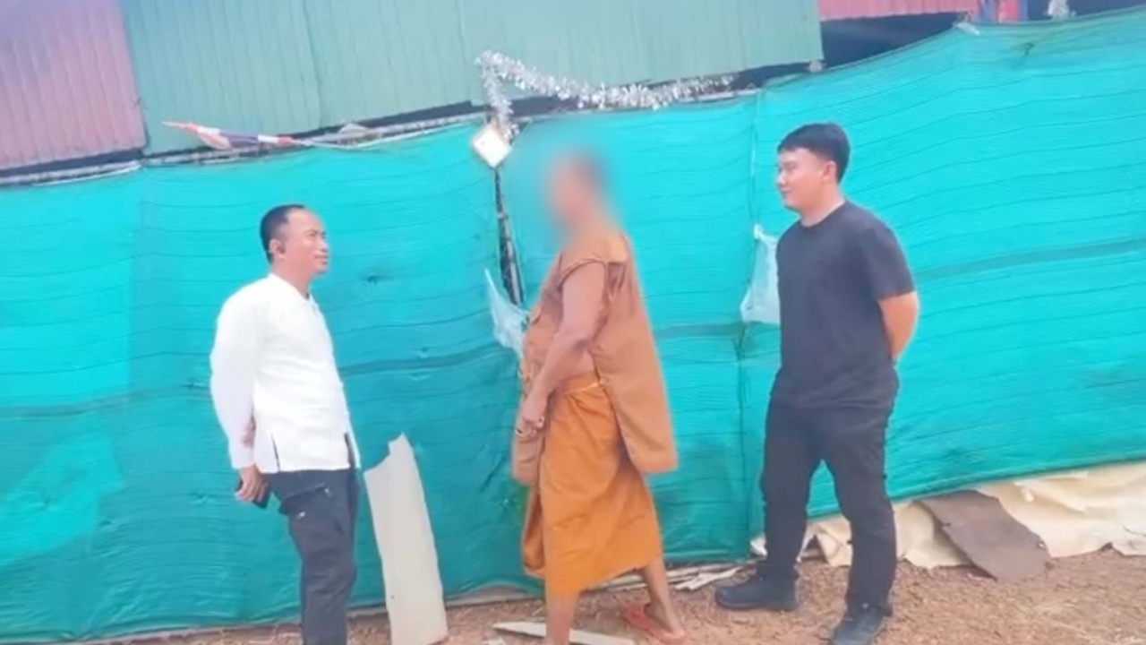 รวบคาผ้าเหลือง ผู้ต้องหาปลอมใบสุทธิพระ บวชหนีหมายจับ คดีทำร้ายคนจนเสียชีวิต