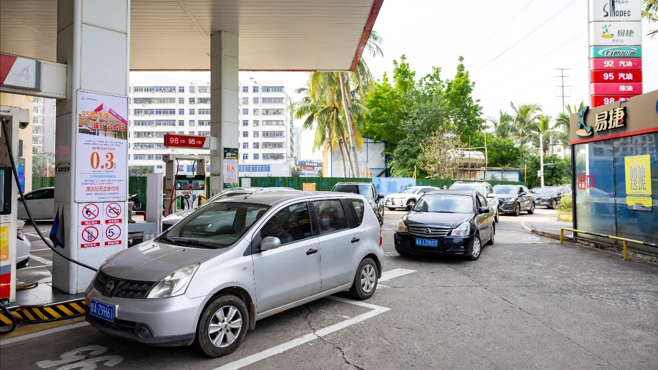 จีนปรับขึ้นราคาน้ำมันครั้งใหญ่สุดในรอบเกือบ 4 ปี พุ่งกว่า 13% เหตุวิกฤตตะวันออกกลาง