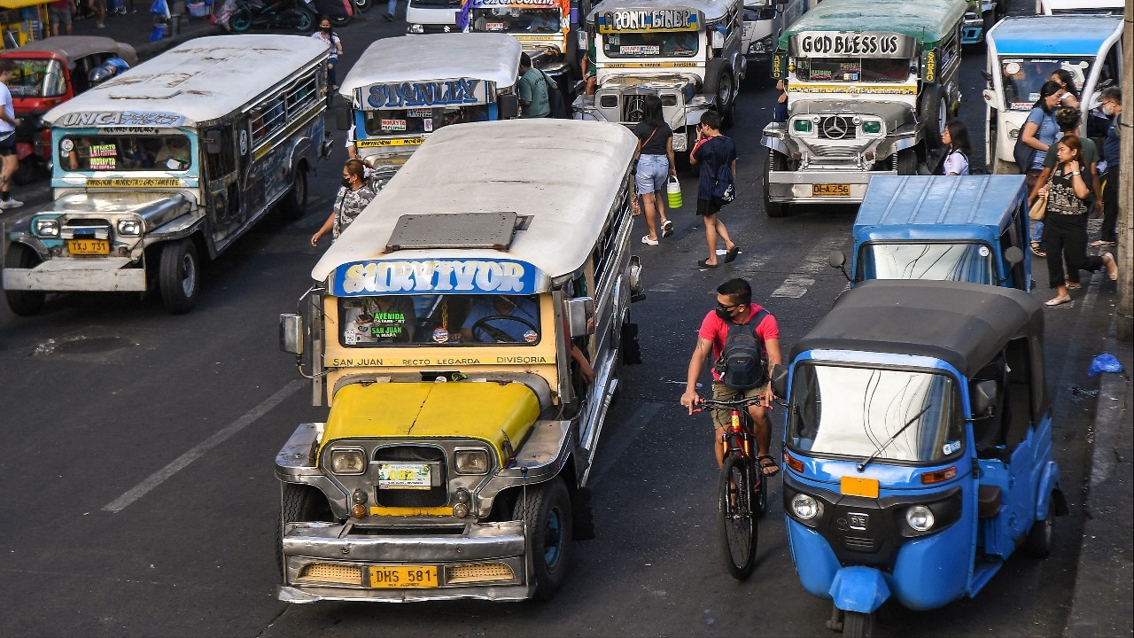  ฟิลิปปินส์วิกฤติหนัก คนขับ "จี๊ปนีย์" จ่อเลิกอาชีพ หลังสงครามตะวันออกกลางดันราคาน้ำมันพุ่ง