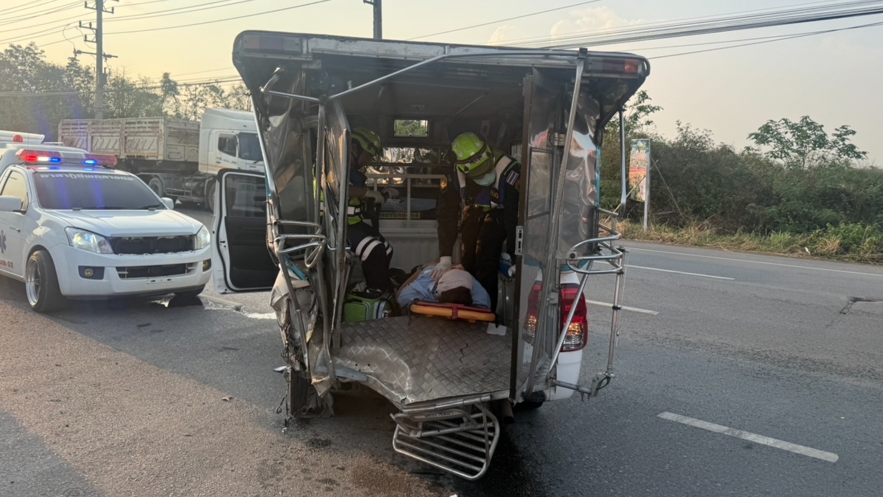 ตำรวจขับกระบะวูบหลับใน พุ่งชนท้ายรถรับส่งคนงาน บาดเจ็บรวม 11 ราย