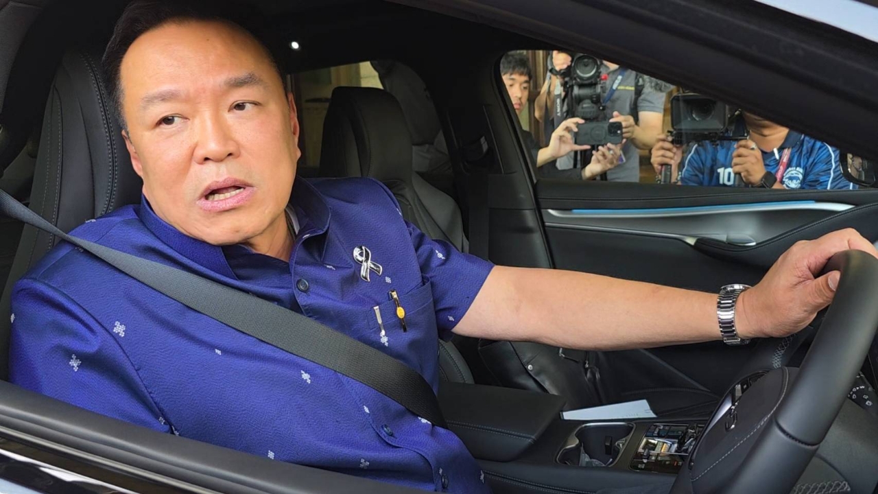 นายกฯ ซิ่งรถไฟฟ้าไปหาหมอ ลั่นซื้อประกันแล้วไม่ต้องห่วง