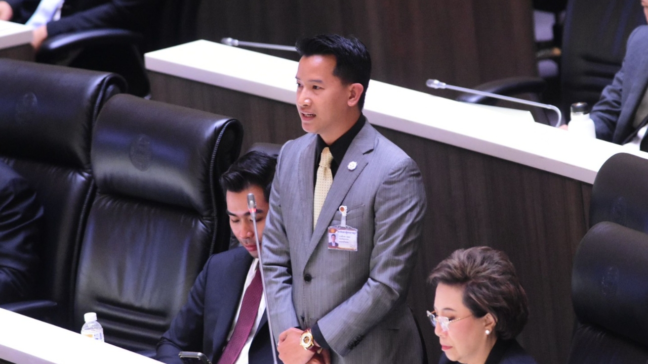 “สิรภพ” ซัดรัฐบาลเหมือนปล้นประชาชน ขึ้นราคาน้ำมันกลางดึก 6 บาท/ลิตร