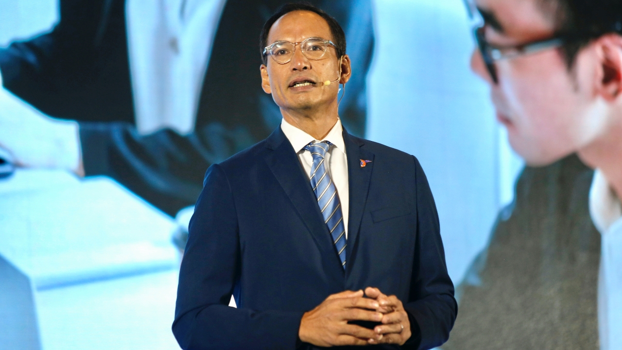 “กรณ์” ชี้มีสิทธิ์เห็นดีเซลลิตรละ 50 บาท ซัดรัฐบาลขึ้นราคารวดเดียว 6 บาท ผลักภาระประชาชน