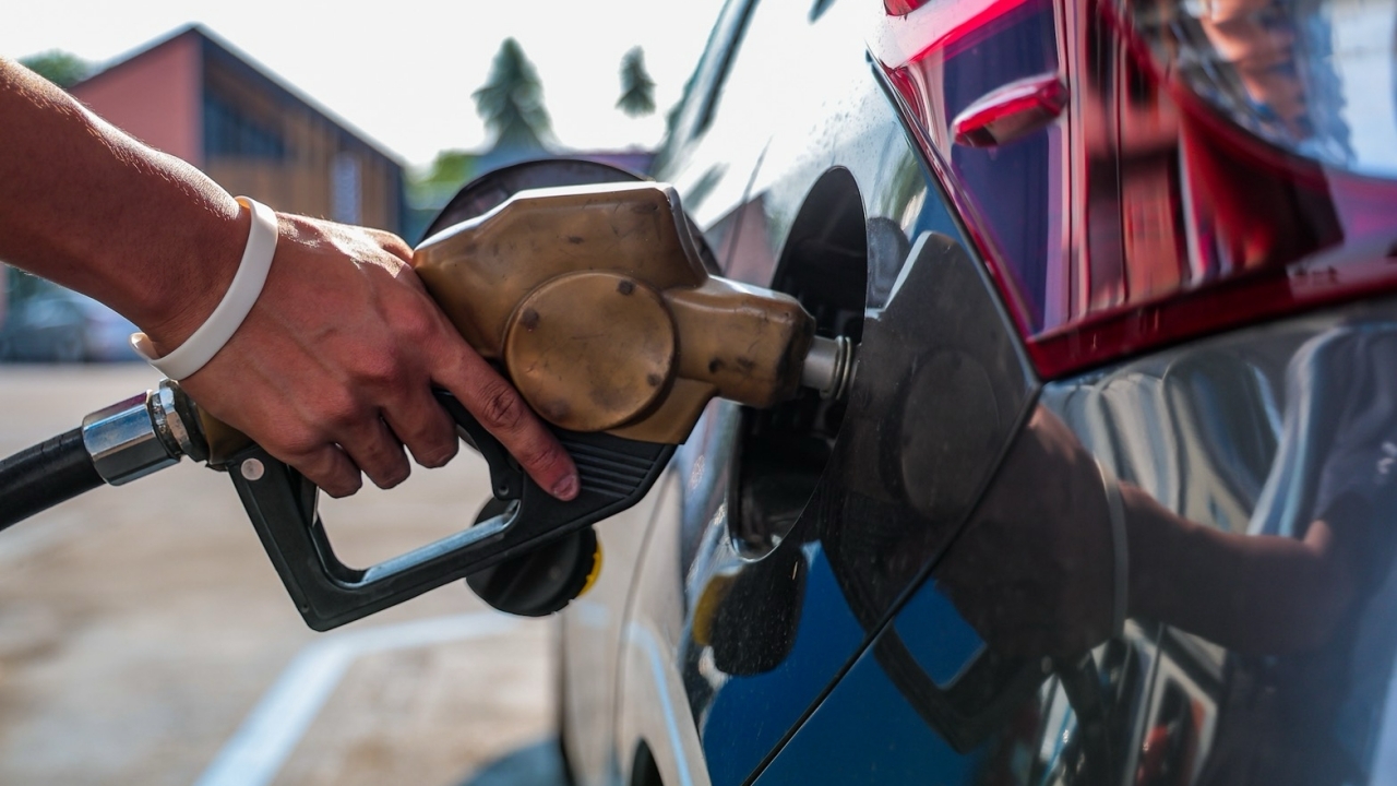 เปิดราคาน้ำมันย้อนหลัง เดือนมีนาคม 2569 ปรับไปแล้ว 5 ครั้ง ดีเซลขึ้น 9 บาท เบนซิน 10 บาท