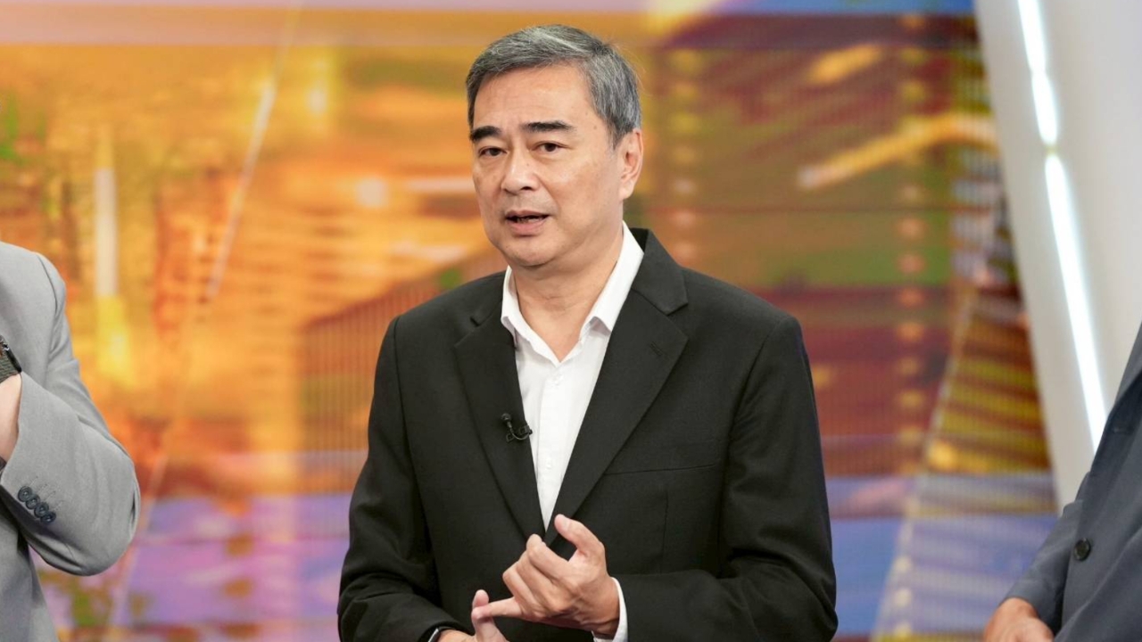 ปชป. ซัดรัฐบาลลักไก่ขึ้นราคาน้ำมัน 6 บาท ผลักภาระประชาชน จงใจขึ้นหลังปิดสภาฯ หรือไม่