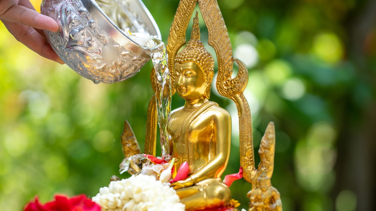 วันพระเดือนเมษายน 2569 เช็กวันพระไทย-จีน วางแผนทำบุญ เสริมมงคลชีวิต