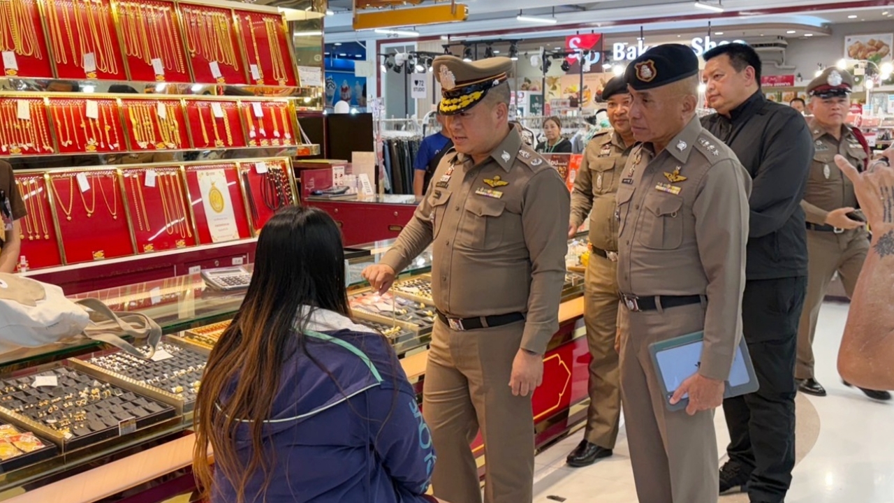 สาวเครียดไม่มีเงินจ่ายค่าห้อง ตัดสินใจชิงทองห้างดัง พลเมืองดี-รปภ. รวบทันควัน