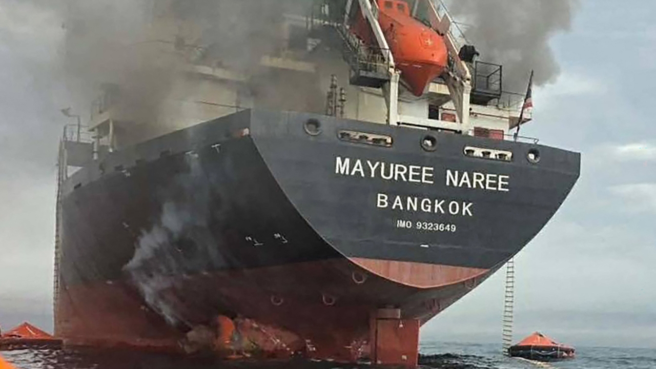 เรือ "มยุรีนารี" เกยตื้นเกาะเกชม์ ในน่านน้ำอิหร่าน