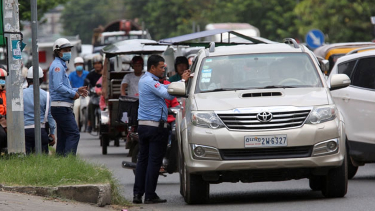 กัมพูชาระงับค่าปรับจราจรชั่วคราว บรรเทาภาระประชาชนหลังราคาน้ำมันพุ่ง