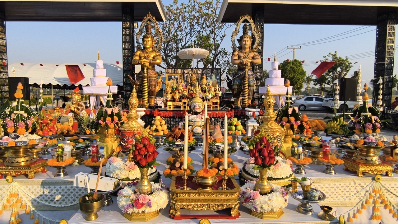 ส่องเลขเด็ดบนแผ่นศิลาฤกษ์ พิธีบวงสรวง สร้างองค์ท้าวเวสสุวรรณ สูงกว่า 14 เมตร