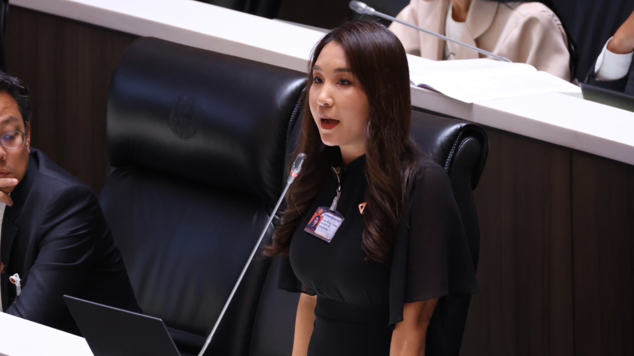 “ไหม” อัดรัฐบาลถังแตก จ่อขอกู้ 5 แสนล้าน-สว.ขู่รัฐบาล เบี้ยวแก้ รธน. เจอดีแน่