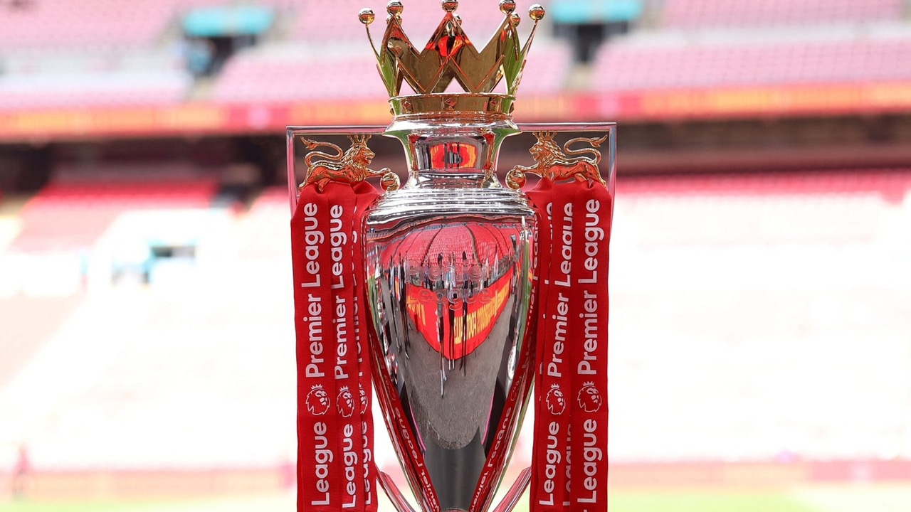 How Different Are the English Premier League Standings After 31 Matches Compared Between Last Season and This Season?