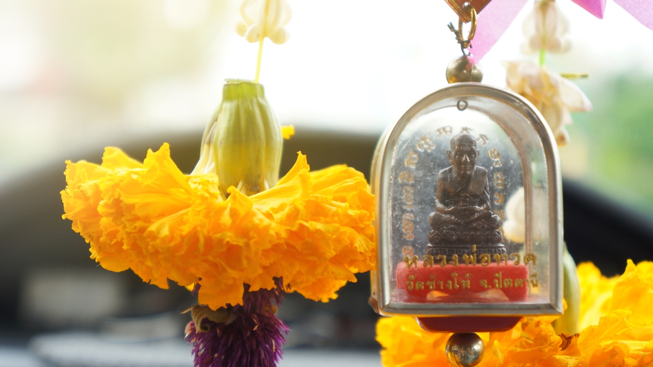 5 พระเครื่องยอดนิยม พุทธคุณแคล้วคลาด พกติดตัวช่วงวันสงกรานต์ 2569