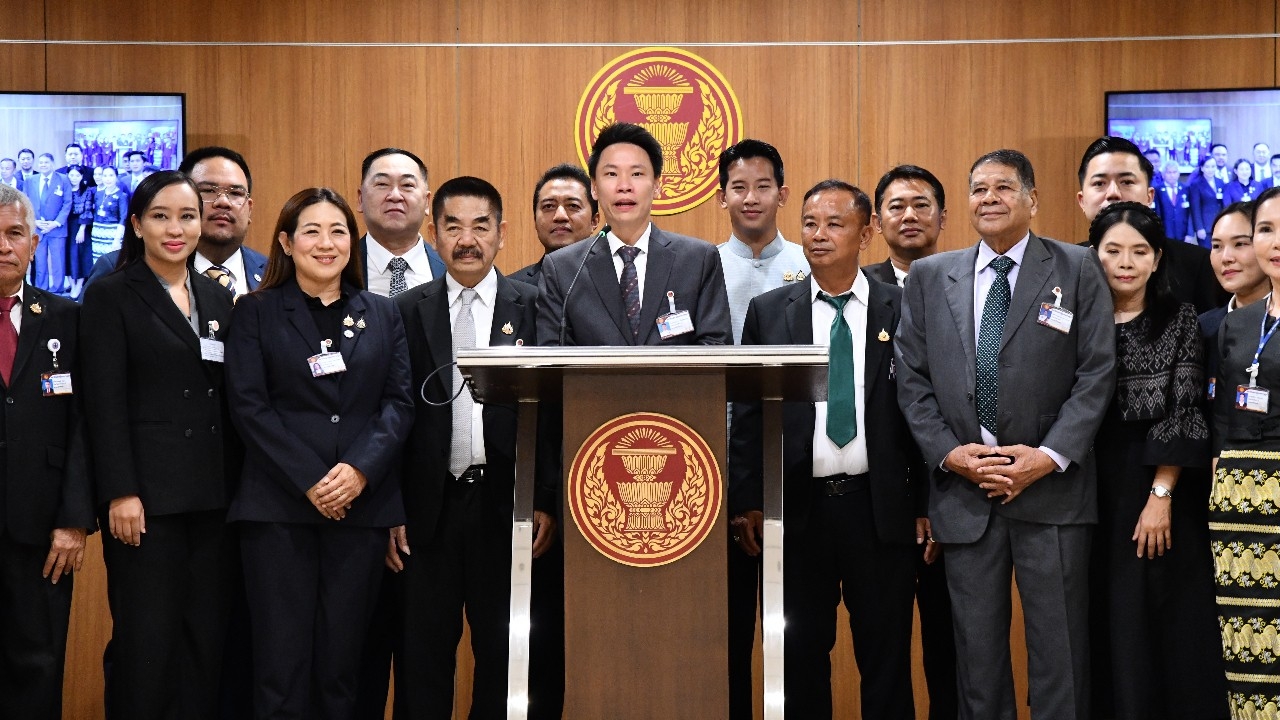 “พรรคกล้าธรรม” นำร่องยื่นกฎหมาย 3 ฉบับ รับกำลังโน้มน้าวให้ “ธรรมนัส”ร่วมวงชำแหละนโยบายรัฐบาล