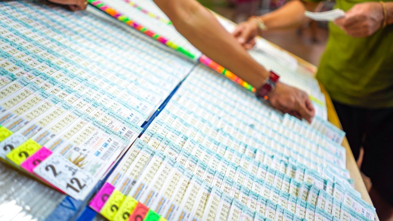 สงกรานต์ 2569 หวยออกวันไหน เช็กวันหวยออกเดือนเมษายน ลุ้นโชคเป็นเศรษฐีใหม่