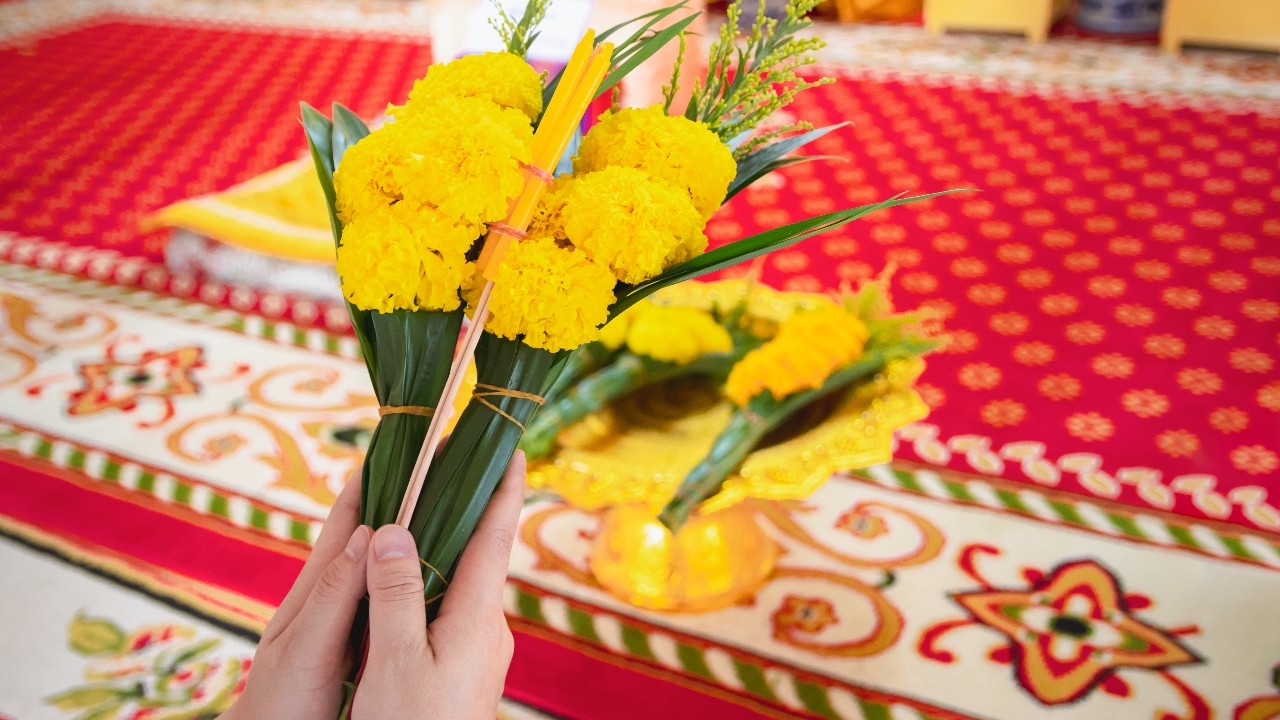 .สงกรานต์นี้ไหว้พระที่ไหนดี? รวมจุดเช็กอินทำบุญห้องแอร์ ติดรถไฟฟ้า เสริมดวงรับปีใหม่ไทย.