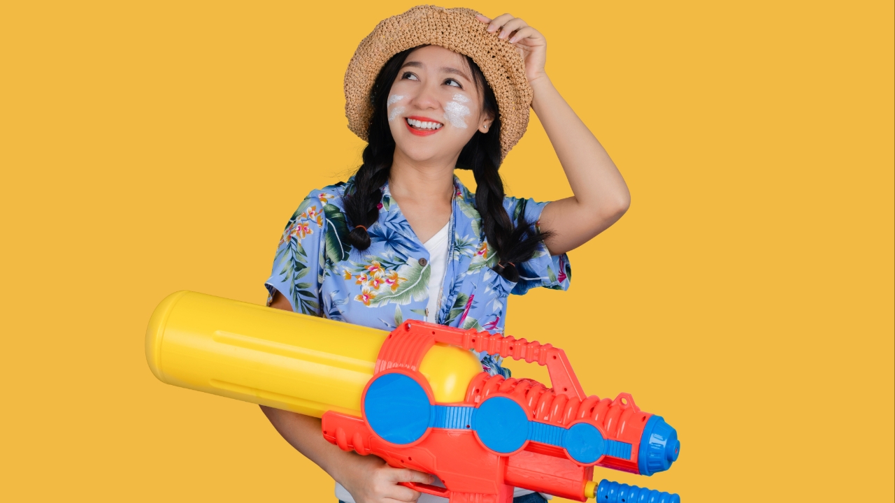 วันสงกรานต์ 2569 ใส่เสื้อสีอะไรดี เช็กสีเสื้อมงคล เสริมดวงปัง 3 วันเต็ม