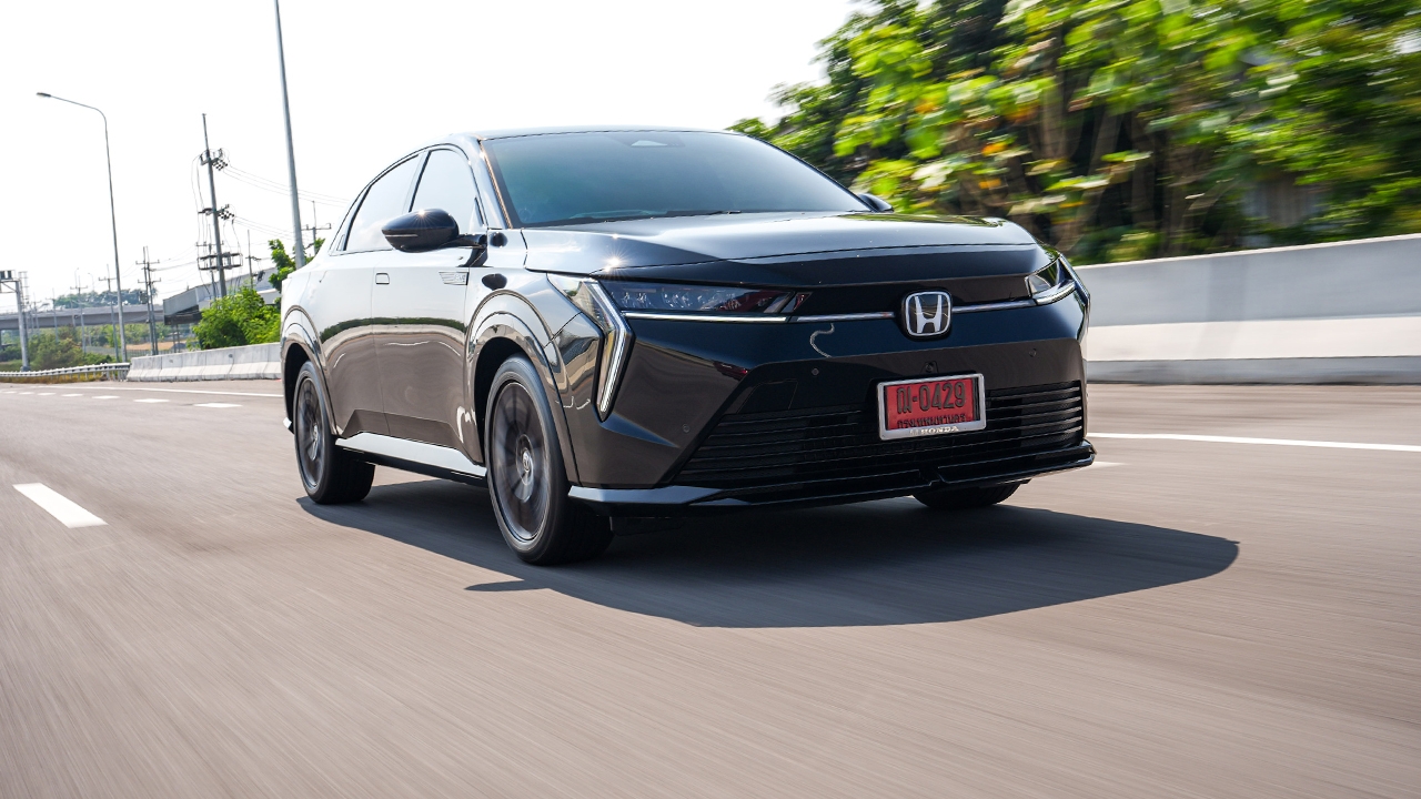 ลองขับ Honda e:N2 รถไฟฟ้าจากฮอนด้าที่ขับชิล ไม่กระชาก ตอบโจทย์คนไม่อยากเมารถ