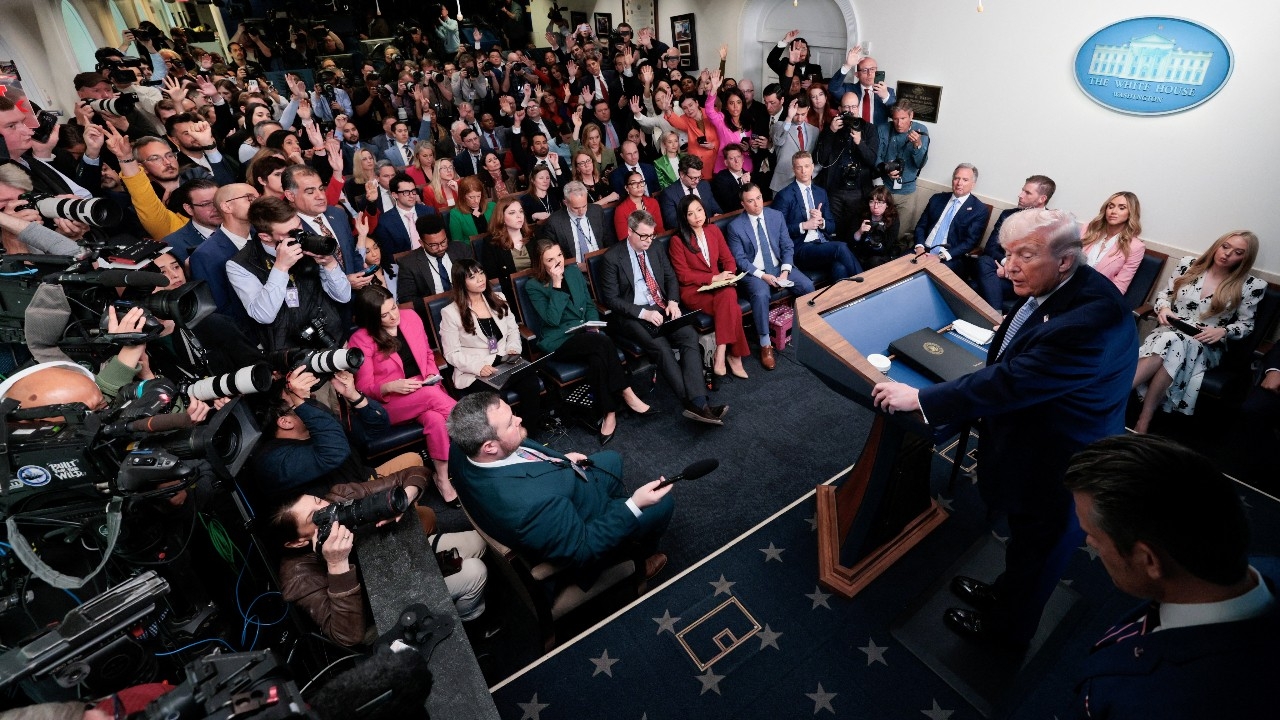 "ทรัมป์" เดือด ขู่จำคุกนักข่าว ปมเผยข้อมูลลับช่วยเหลือนักบินในอิหร่าน