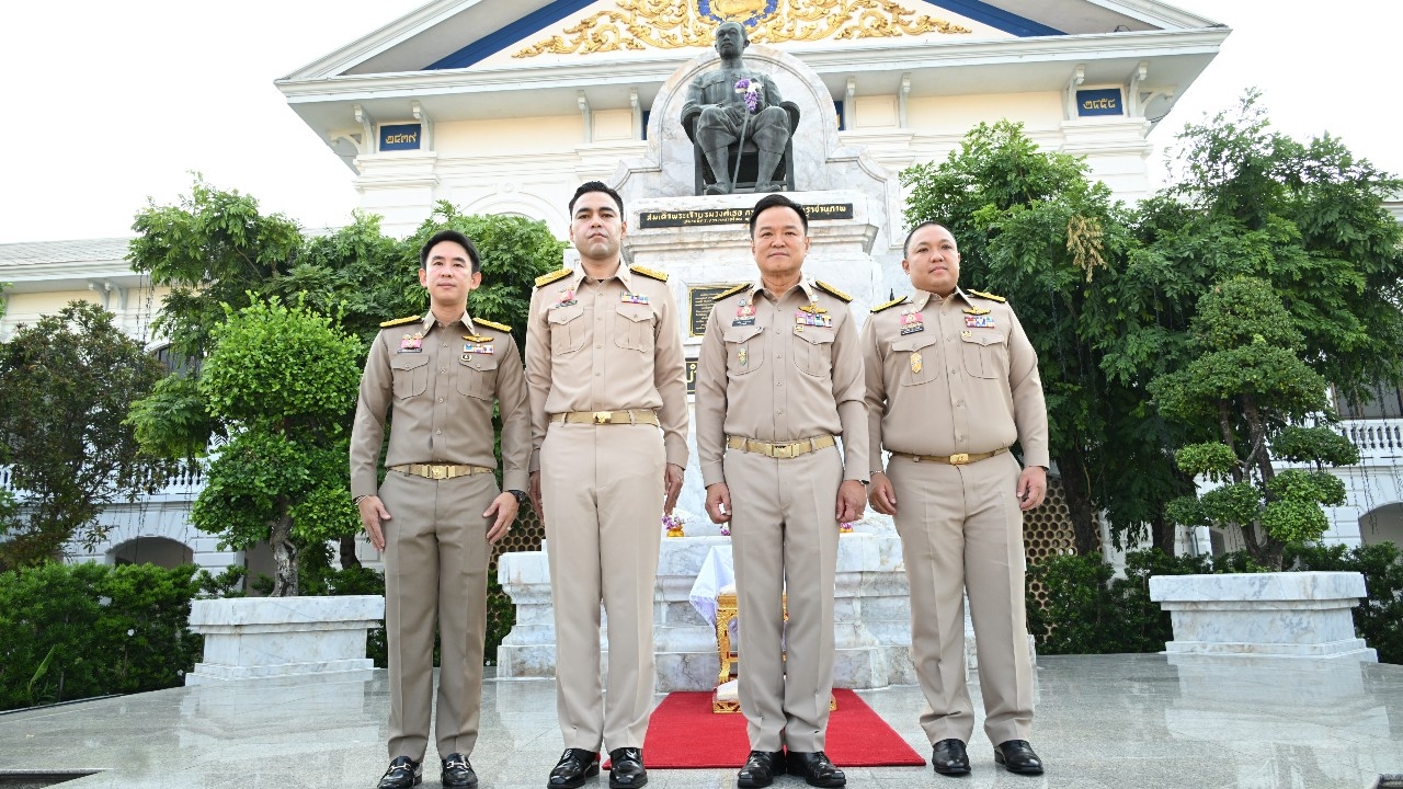 “อนุทิน” นำ 3 รมช. ป้ายแดง เข้ากระทรวงมหาดไทยวันแรก ชูโปรไฟล์-ประสบการณ์ทำงานเข้าถึง ปชช.