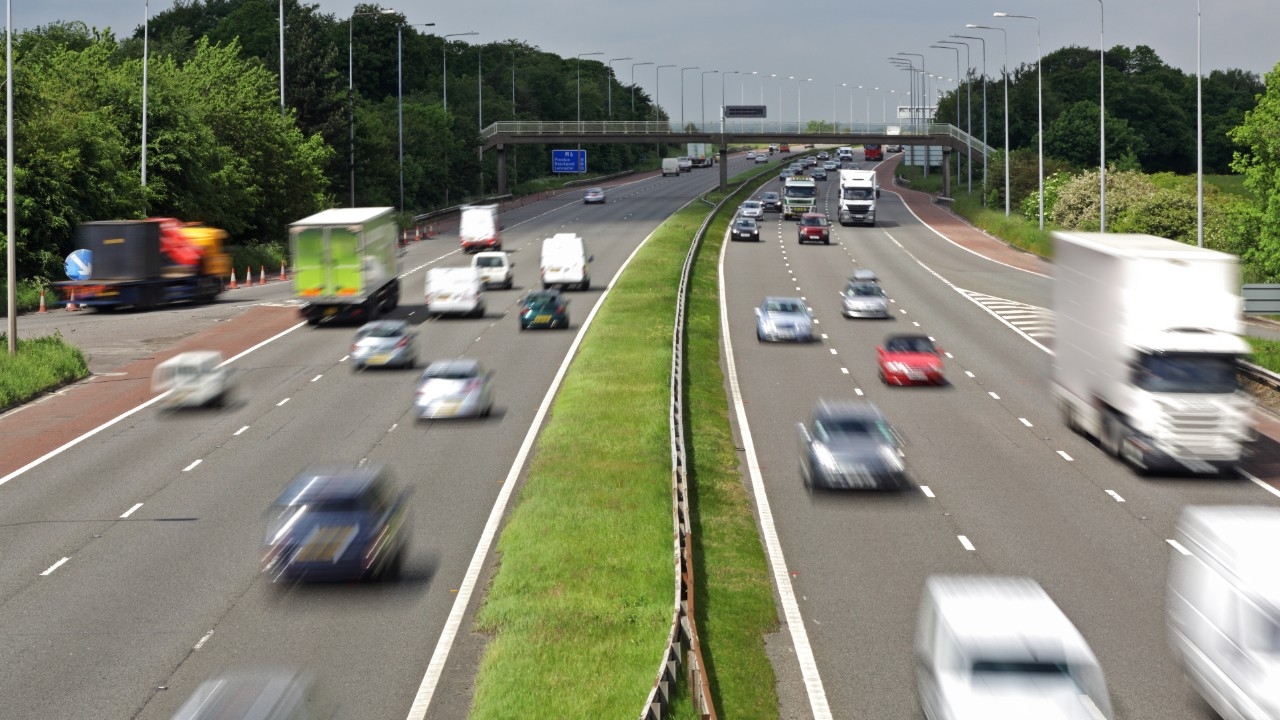 ทางด่วนฟรีสงกรานต์ 2569 วันไหนบ้าง เช็ก 5 เส้นทางมอเตอร์เวย์ฟรี ครอบคลุมกว่า 530 กม.