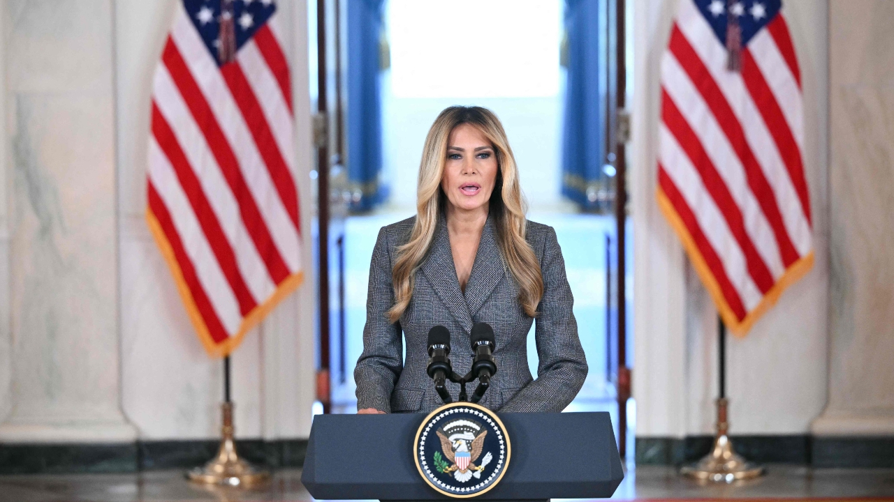 "เมลาเนีย ทรัมป์" แถลงปฏิเสธโยงเอปสตีน พร้อมเสนอให้เหยื่อขึ้นให้การต่อสภาคองเกรส